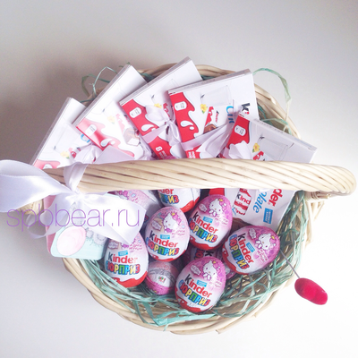 Подарочная корзина Киндер сюрприз и Киндер шоколад большая