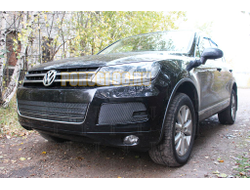 Защита радиатора Volkswagen Touareg II 2010-2014 (2 части) black боковая часть PREMIUM