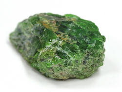 Хромдиопсид, необработанный "дикий" образец, Россия, Якутия (27*16*11 мм, 8,1 г) №28337