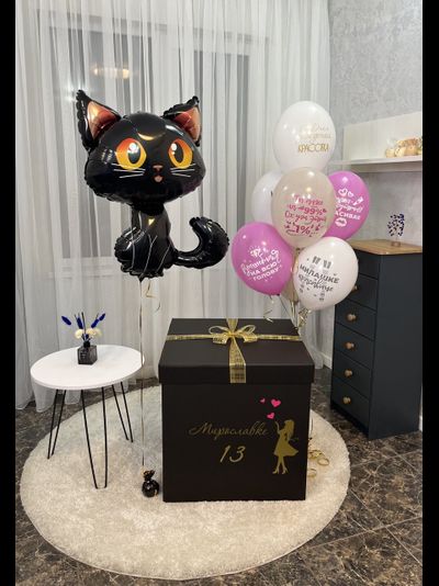 Коробка-сюрприз чёрная с 7 шарами внутри и котёнком