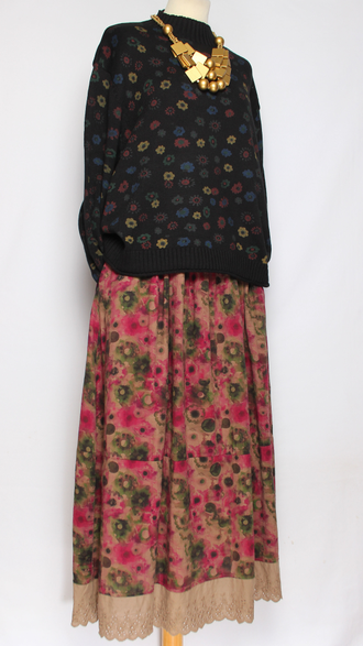 Джемпер ХЛОПОК "Редкие ромашки" черный до р.52