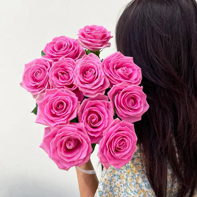 11 розовых роз