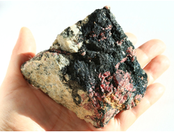 Эвдиалит, Эгирин в породе /Кольский п-ов, Хибины (94*88*65 мм, 599 г) №8413