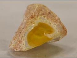 Опал благородный в породе (10*7*9 мм, 0,5 г) №3518