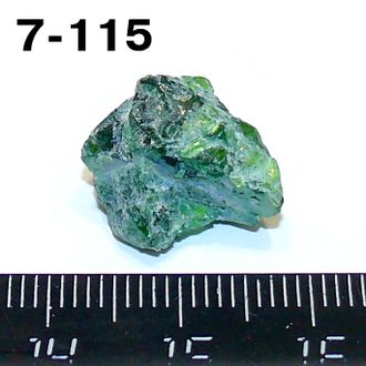 Хромдиопсид натуральный (необработанный) №7-115: 2,3г - 15*14*9мм