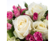 Букет цветов из 5 одноголовых роз и 4 кустовых в крафт бумаге
