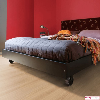 Дизайнерский пол Disano Classic Aqua Дуб Натур 536239 в интерьере комнаты