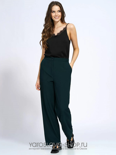 Комплект женский состоящий из жакета и брюк в темно-зеленом оттенке