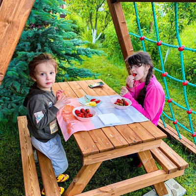 Столик Выше всех с лавочками