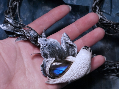 "Песнь моря. Перерождение белька" - колье в северном стиле с натуральным лабрадором и шёлком