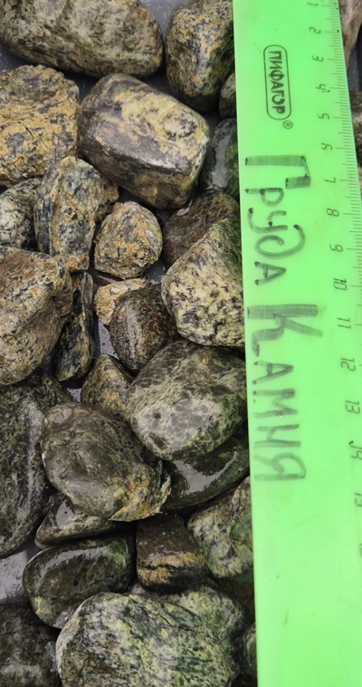 Змеевик зеленая крошка галтованная, фракция 20-40 мм