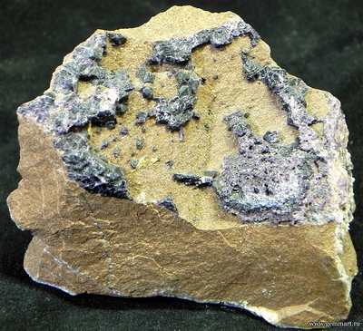 Флюорит (ратовкит) на буром кварците