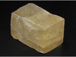 Кальцит оптический золотистый (исландский шпат), скол по спайности, Бразилия (45*25*25 мм, 72 г) №38298