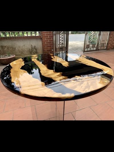 круглый стол из спила с рекой