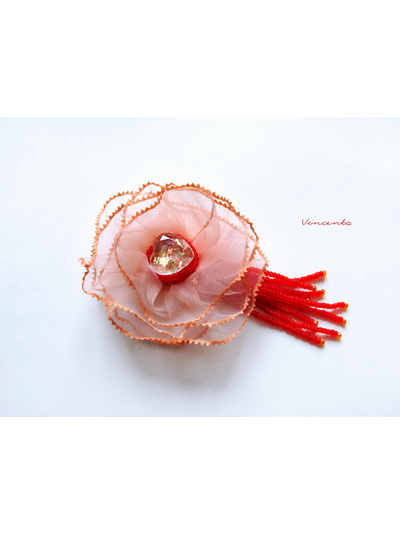 Брошь-цветок из органзы "Сердце в подарок"