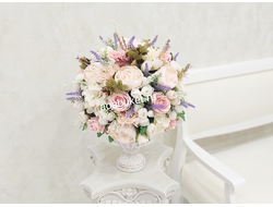 Композиция из искусственных цветов средних размеров в вазе - Каприз № С023/можно купить в Москве