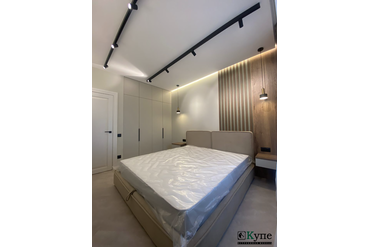  Шкаф распашной.
Фасады: ЛДСП Egger U750 ST9 Ярко-серый
Корпус: ЛДСП Egger U750 ST9 Ярко-серый
Панель настенная.
ЛДСП Egger H1181 ST37 Дуб галифакс табак
Тумбы прикроватные.
ЛДСП Egger H1181 ST37 Дуб галифакс табак
ЛДСП Egger U750 ST9 ярко-серый