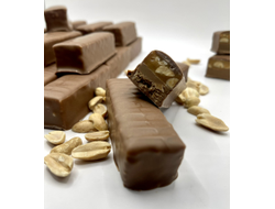 Батончик с арахисом и карамелью