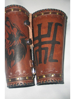 Наручи с ножом "Волк в лесу".