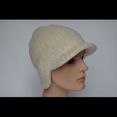 Вязаная жокейка с ушками женская зимняя Vizio Италия 9009 VU белая