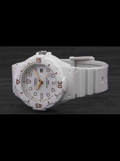 Часы Casio LRW-200H-7E2