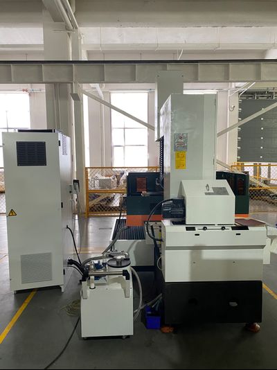 Проволочно-вырезной электроэрозионный станок