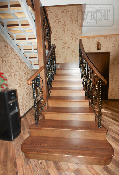 л-39. ограждение - художественная ковка + патина "золото." ступени, поручень - массив ясеня