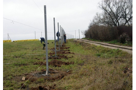 Бурение отверстий в земле под забор, фундамент