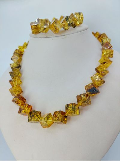 Бусы "Кубики"