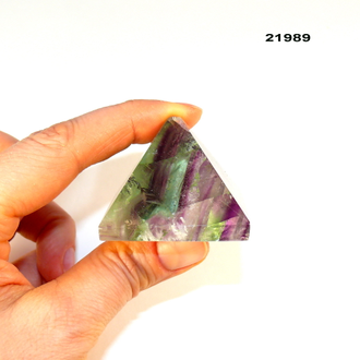 Флюорит натуральный (пирамида) арт.21989: 83,0г - 42*42*32мм