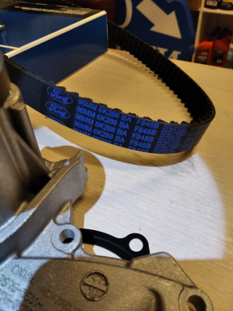 Комплект оригинальный Ремень+Ролик+ Помпа Форд Фокус 2 (1,4-1,6 с 2005 по 2011 год)