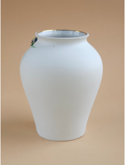 Вазочка с ирисами