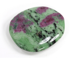 Корунд красный (светится в УФ) в цоизите, полировка плоская, Танзания (46*37*8,5 мм, 33 г) №35659