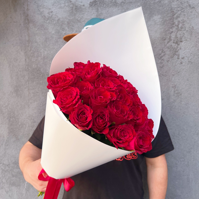 Букет красных роз 25 шт