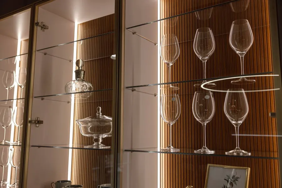 Шпон американского ореха в 3d фрезеровке реечного дизайна.