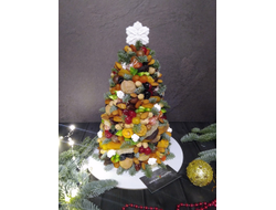 Новогодняя елка из орехов и сухофруктов