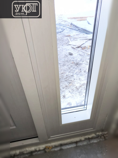 №37. входная дверь с фрамугами.