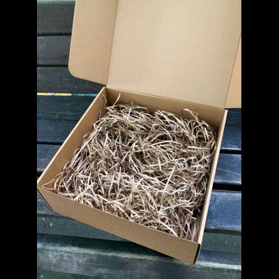 2 штуки - Подарочная коробка квадратная КРАФТ с красной лентой (32х32х12см)