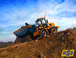 Стекло дверное правое верхнее на JCB 422