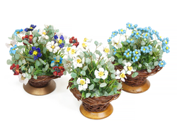 Букет из самоцветов в корзинке