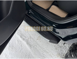 Пороги алюминиевые с пластиковой накладкой (карбон серебро) 1720 мм ТСС для Tenet T8 4WD 2025-