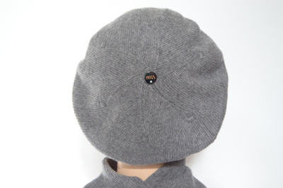 Серый шарф из кашемира и вязаный берет Вицио Италия фото