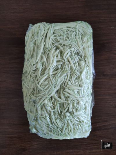 Сыр ТМ ФЕРМЕРСКИЙ "ПАУТИНКА" белый с васаби (Сырный продукт)