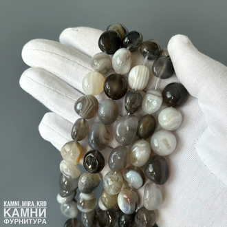 Агат Ботсвана серо-белый крупная округлая галтовка 12-16,7 мм, цена за нить 20 см