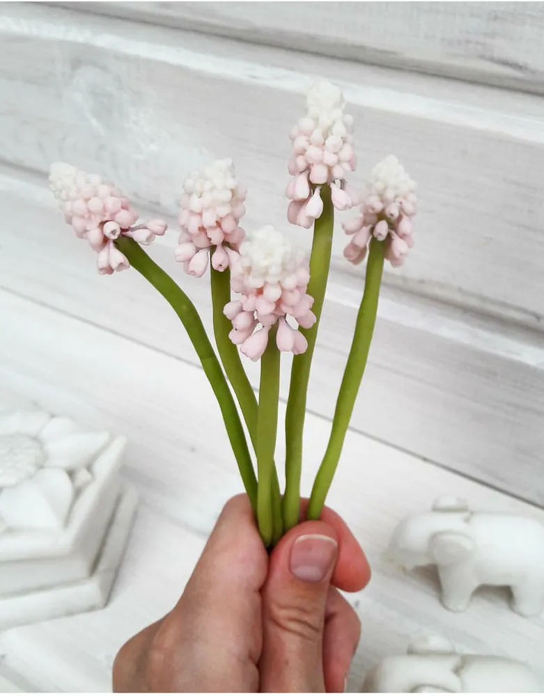 Работа Марии (wool_and_flowers). Использован молд "Мускари"