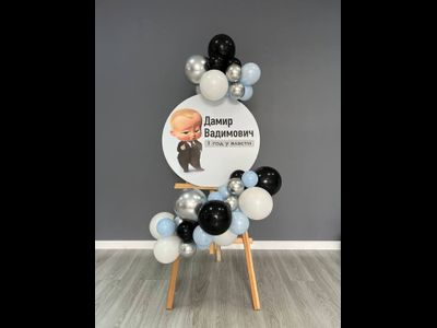 Фотозона с мольбертом