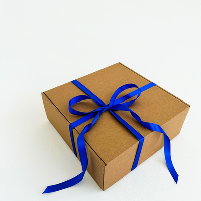3 штуки - Подарочная коробка GILEV 32х32х12см с наполнителем и синей лентой