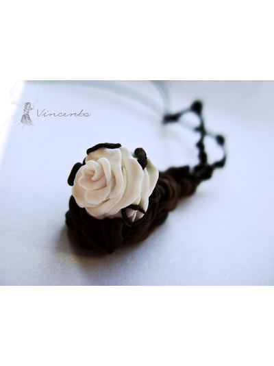 Зимняя Роза. Необычный кулон в виде розы из полимерной глины