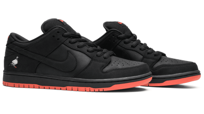 Nike SB Dunk Low Black Pigeon (Черные полностью) сбоку