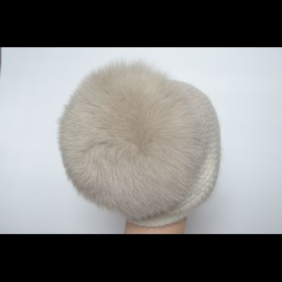 Стильная шапка вязаная с мехом Vizio Италия 6711 TP белая с бежевым